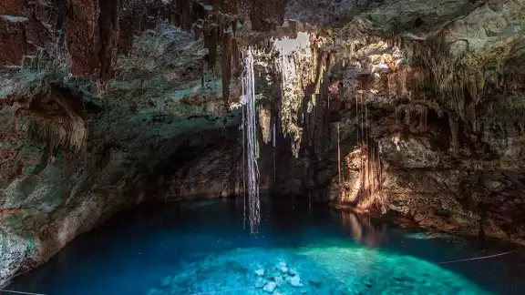 La palabra cenote proviene de abismo La palabra cenote proviene de abismo