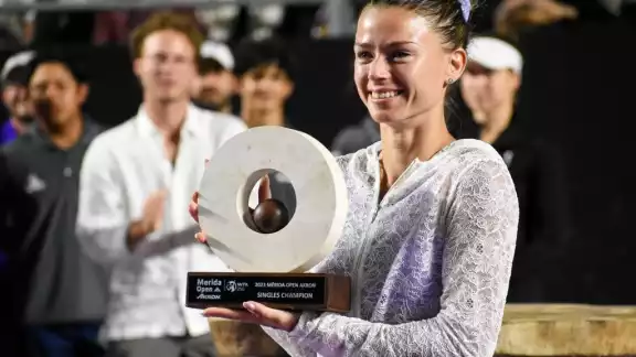 Camila Giorgi se quedó con el trofeo del primer lugar del Mérida Open WTA 250 Camila Giorgi se quedó con el trofeo del primer lugar del Mérida Open WTA 250