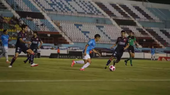 Los locales atacaron hasta el último segundo del encuentro, sin embargo no hubo tiempo para más y no llegó el gol de la ventaja Los locales atacaron hasta el último segundo del encuentro, sin embargo no hubo tiempo para más y no llegó el gol de la ventaja