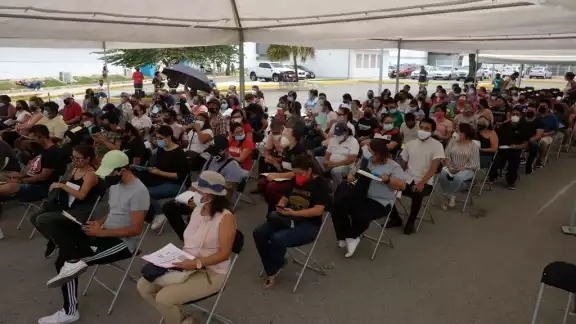 Reanudan campaña de vacunación en Cancún