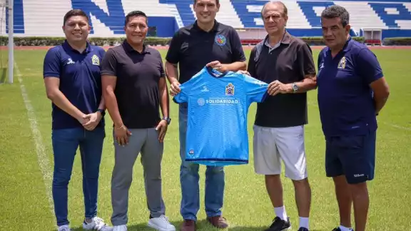 Bracamontes Zenizo firmó el nuevo contrato junto con Amador Gutiérrez Bracamontes Zenizo firmó el nuevo contrato junto con Amador Gutiérrez