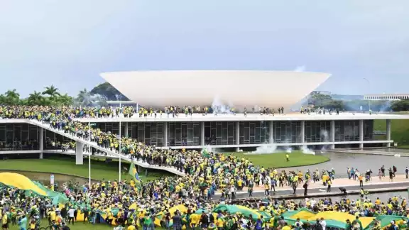 A siete días de tomar protesta buscan derrocar a Lula da Silva A siete días de tomar protesta buscan derrocar a Lula da Silva