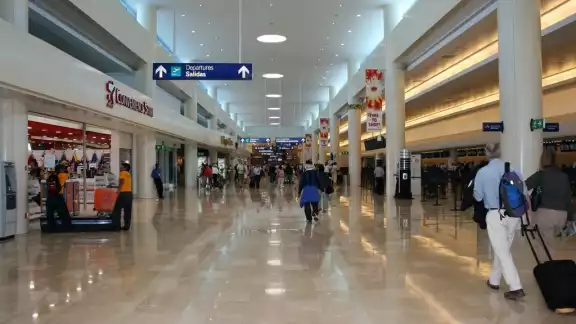 Los turistas deberán descargar el comprobante de pago y posteriormente mostrarlo en el aeropuerto antes de la salida Los turistas deberán descargar el comprobante de pago y posteriormente mostrarlo en el aeropuerto antes de la salida