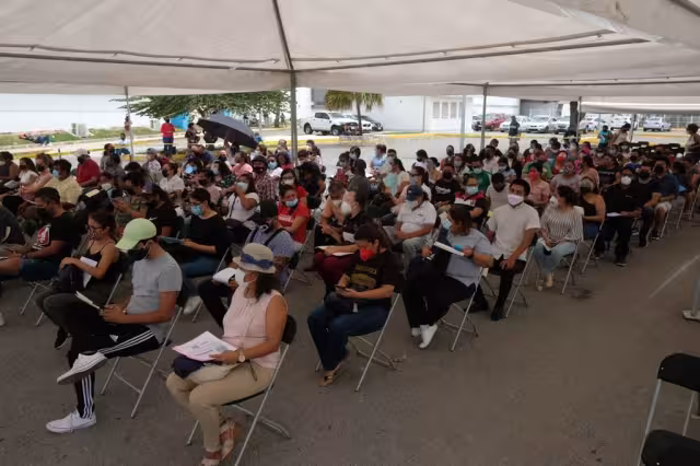 Reanudan campaña de vacunación en Cancún