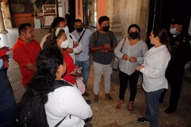 El Alcalde de Mérida no asistió a un evento en Desarrollo Social debido a que se enteró que lo esperaban los inconformes; los quejosos acudieron a Palacio Municipal