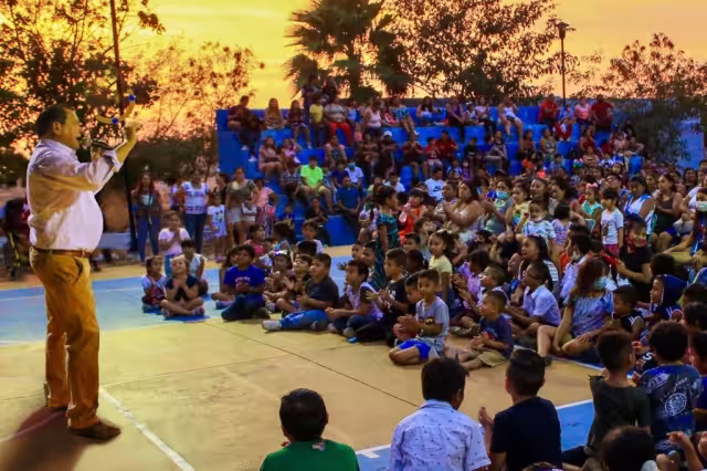 Joaquín Díaz Mena recordó a los asistentes de los beneficios de los programas del Bienestar