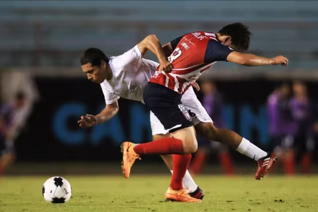 Los del caribe saltaron a la cancha del Estadio “Andrés Quintana Roo” con el uniforme blanco y Tapatío lo hizo con la vestidura tradicional