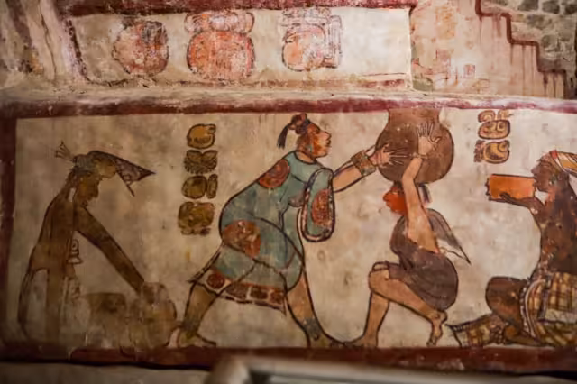 AMLO presume en sus redes sociales una pintura prehispánica de 300 años A.C de Calakmul