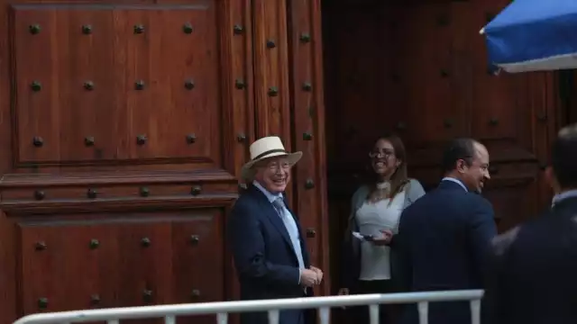 Ken Salazar, embajador de Estados Unidos en México, arribó a Palacio Nacional a ver a Andrés Manuel López Obrador
