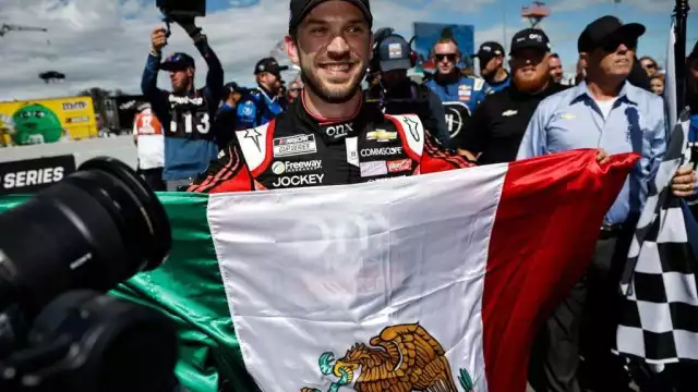 Daniel Suárez se convirtió en el primer mexicano en ganar una carrera NASCAR