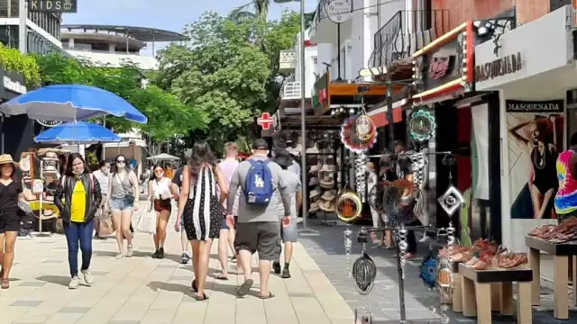 La denunciante indicó que la mujer las perseguía a ella y su amiga, por lo que tuvieron que refugiarse en su hotel