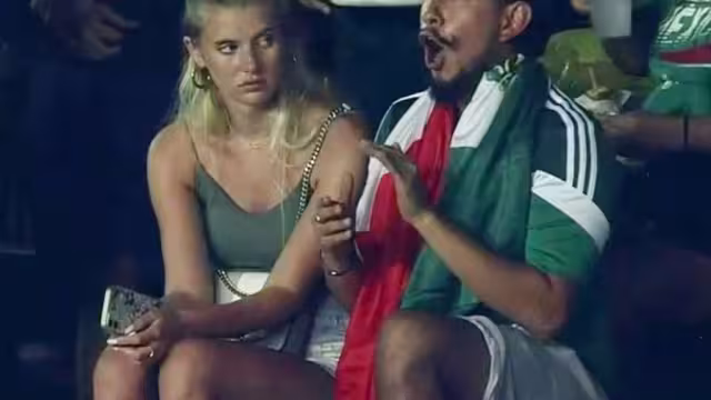 La pareja se volvió viral gracias a sus reacciones tomadas en cámara durante el partido y a la narración de Martinoli