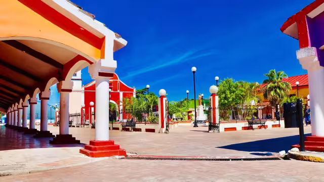 Uno de sus atractivos a destacar es las construcciones, con techos de teja marsellesa que le brindan una personalidad única