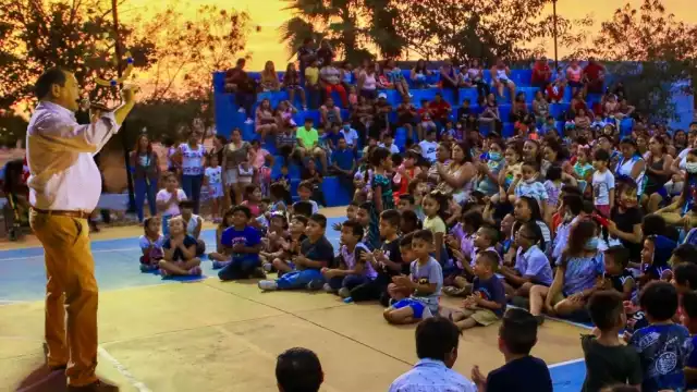 Joaquín Díaz Mena recordó a los asistentes de los beneficios de los programas del Bienestar