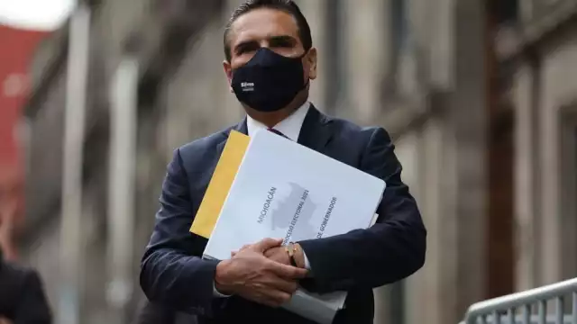 Silvano Aureoles llegó a Palacio Nacional para entregar pruebas a AMLO de que narco operó a favor de Morena en elecciones