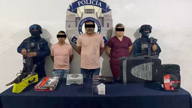 Los tres detenidos por robo en Cancún, permanecen encarcelados en lo que se define su situación legal