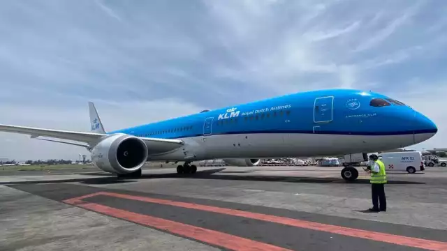 Esta tarde arribaron vacunas AstraZeneca en el aeropuerto de CDMX