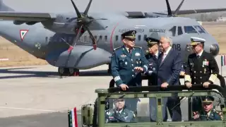 El Presidente reconoce la labor de las fuerzas aéreas por salvaguardar la seguridad y la integridad del país.