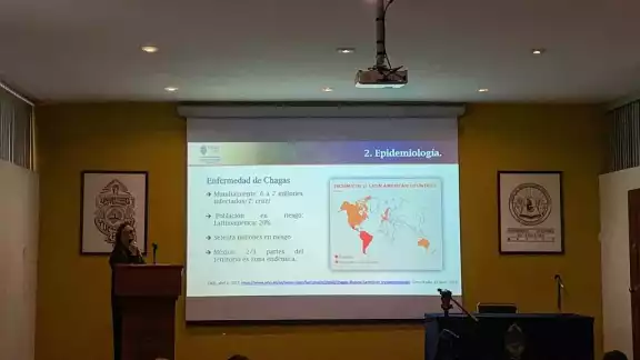 La conferencia fue impartida por la doctora Karla Acosta Viana La conferencia fue impartida por la doctora Karla Acosta Viana