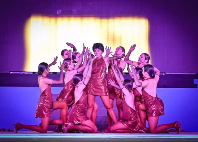 La comparsa ya estaba en el escenario cuando fueron obligadas a bajar