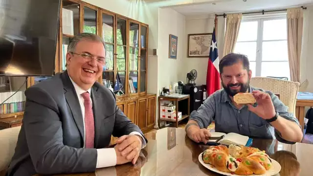 El secretario de Relaciones Exteriores, Marcelo Ebrard, se reunió con el presidente electo de Chile, Gabriel Boric, con quien compartió una rosca de reyes