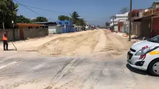 Los clientes no se pueden estacionar y las extensas polvaredas causan múltiples molestias