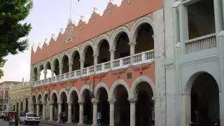 Restauranteros reciben llamadas de extorsión de supuestos empleados del Ayuntamiento de Mérida