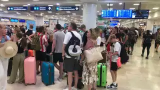 Las pantallas solo mostraron un vuelo de JetBlue cancelado a Boston y algunas demoras no mayores a una hora