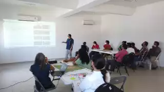 Personal de Fonatur presentó al Ayuntamiento de Escárcega un programa que incluye los efectos de la llegada del Tren Maya