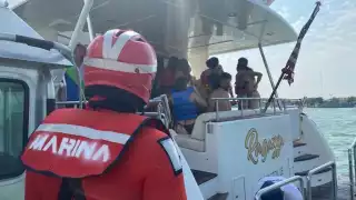 La embarcación 'Danielo' se estaba hundiendo cerca del muelle de altura