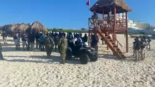 Las autoridades acudieron a la zona de playas en Cancún