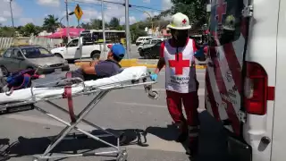 El hombre fuer trasladado por paramédicos de la Cruz Roja