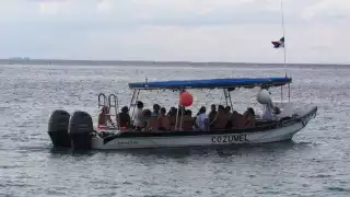 A pesar de conocer el aforo permitido por el Semáforo Naranja, náuticos desacatan la medida anticovid en Cozumel