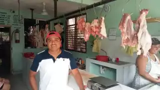 Los carniceros aseguran que deben aprovechar este periodo del año, ya que en enero vendrá la cuesta y su actividad disminuirá.