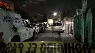 Servicios Periciales permanecen en el sitio, procesando el área donde buscan indicios