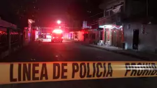 El hombre quedó tendido mientras los agresores huían en una motocicleta, a la avenida Tulum, sin que la policía pudiera detenerlos
