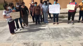 Maestros protestan tras varios robos en centro infantil de Escárcega