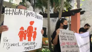 La mujer pide a las autoridades que no se permita el rapto parental