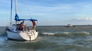 Ambas personas son de origen extranjera