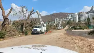 Los trabajos en Acapulco continúan por el paso del Huracán Otis