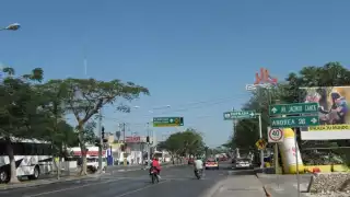 El policía fue atropellado por un conductor en la avenida Itzaes