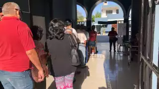 Ciudadanos acudieron desde muy temprano para participar en este ejercicio democrático