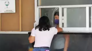 La exempleada de la Subdirección de Salud de Cozumel, fue despedida en pleno mes de la lucha contra el cáncer