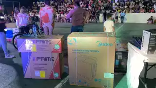 Con 'ostentosos' regalos los Campos Agüero intentan limpiar su imagen