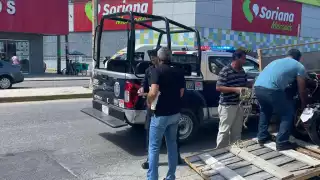 Se vío como subían a camionetas de mudanzas pantallas, motocicletas, electrodomésticos y otros muebles