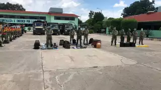 Los elementos del Ejército Mexicano alistan sus equipos para brindar apoyo en cualquier eventualidad