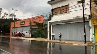 Apagones, inundaciones y tráfico lento por lluvias en Cancún