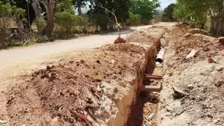 Comisión de Agua Potable rompe calles de José María Morelos y deja obras sin concluir
