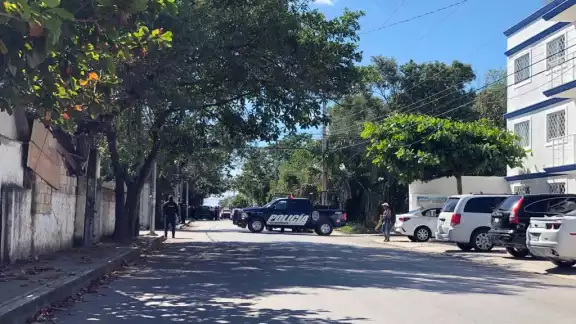 El esposo de la víctima, un taxista, fue a reclamar la tutela de los menores al DIF tras el secuestro de la maestra en Playa del Carmen El esposo de la víctima, un taxista, fue a reclamar la tutela de los menores al DIF tras el secuestro de la maestra en Playa del Carmen