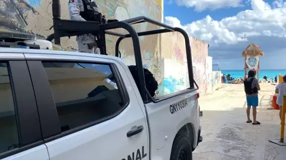 En el arenal predominan las familias y grupos de amigos que prevén pasar la Noche Buena y Navidad en Cancún